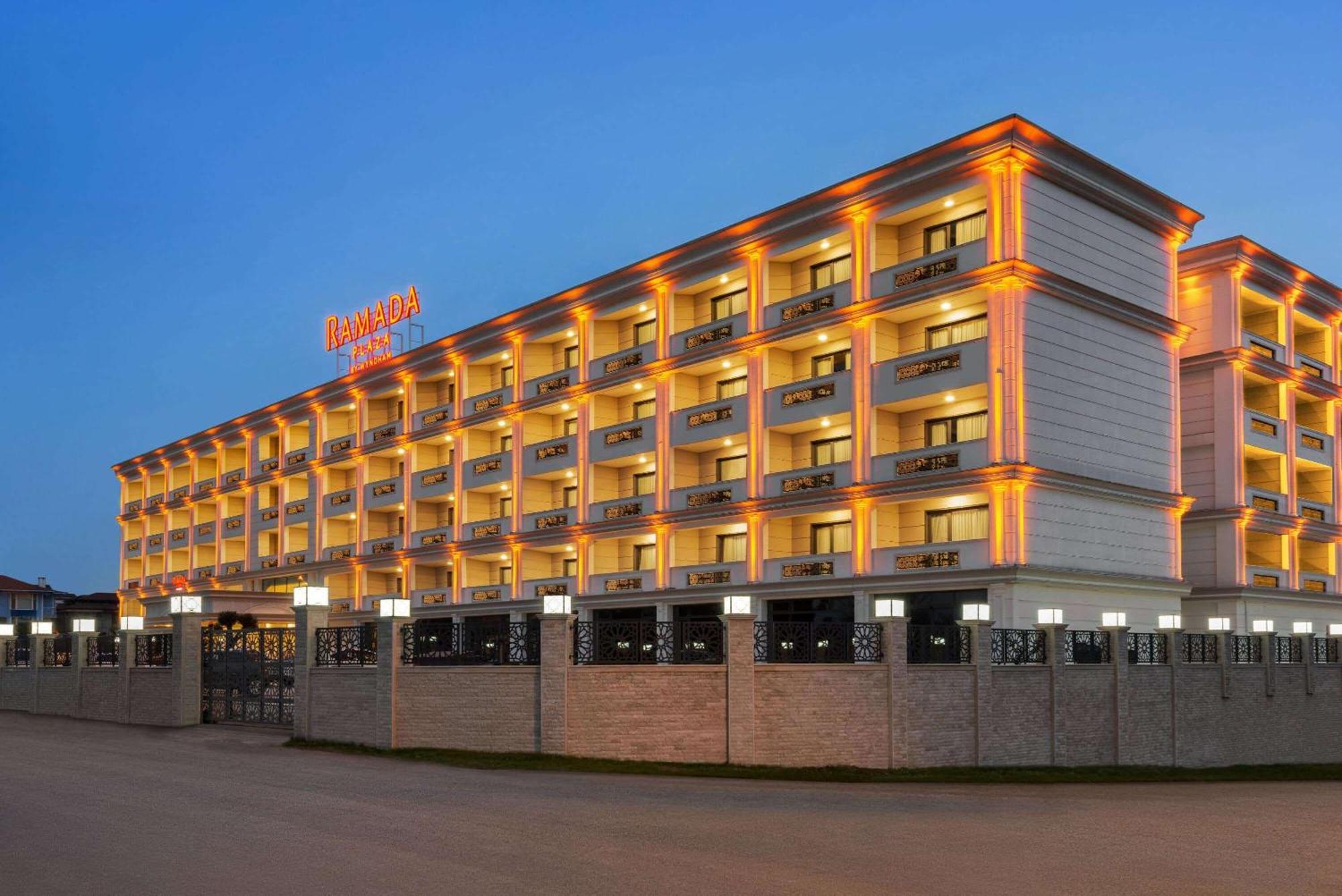 מלון Ramada Plaza By Wyndham
