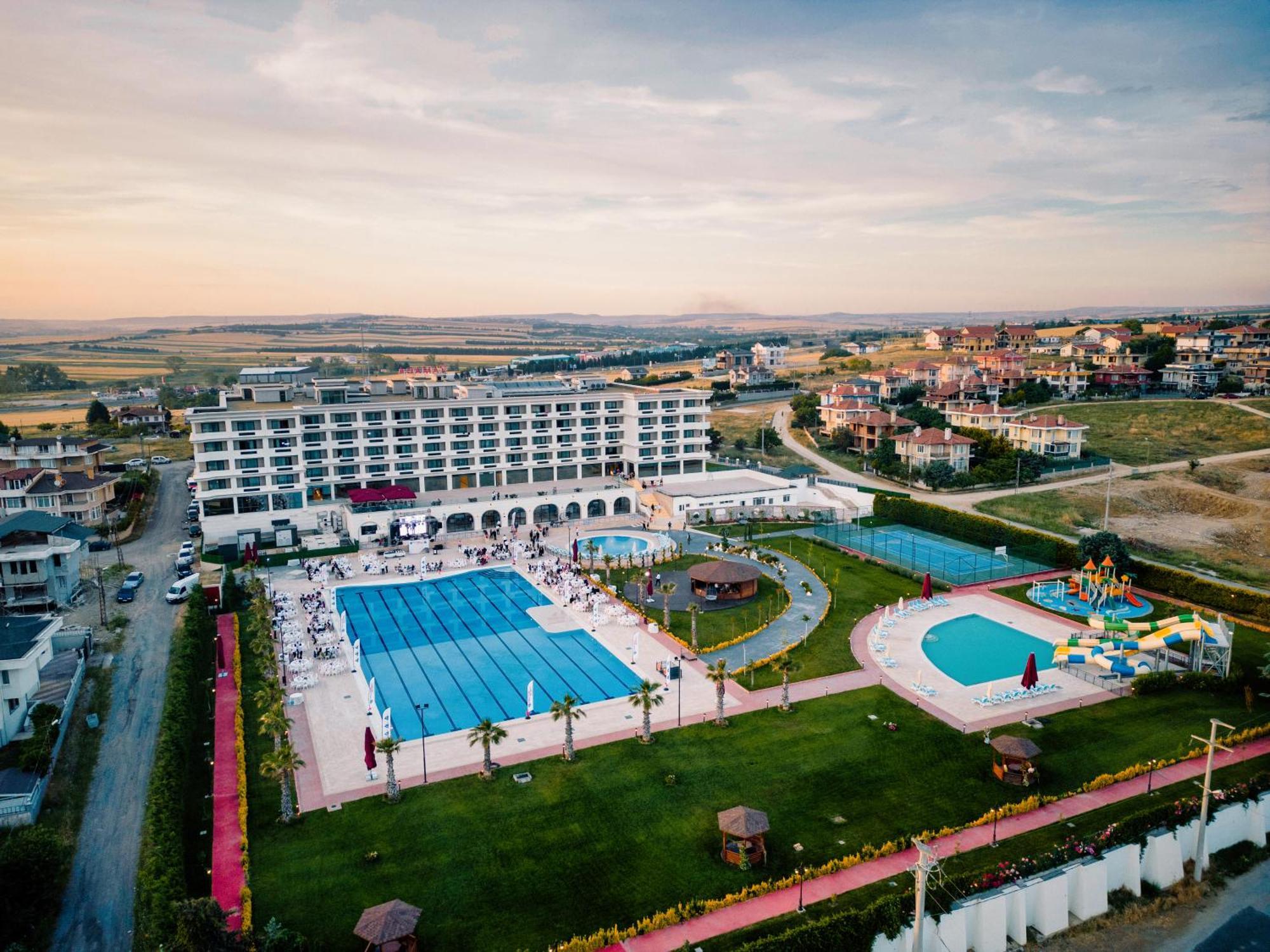 Ramada Plaza By Wyndham 5* סיליברי