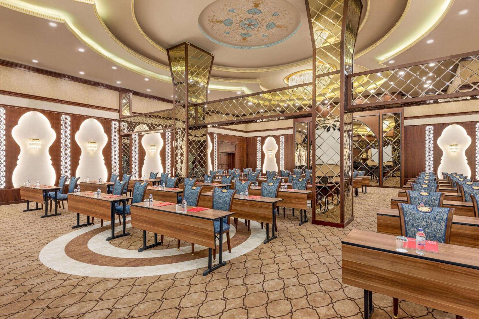 מלון Ramada Plaza By Wyndham סיליברי