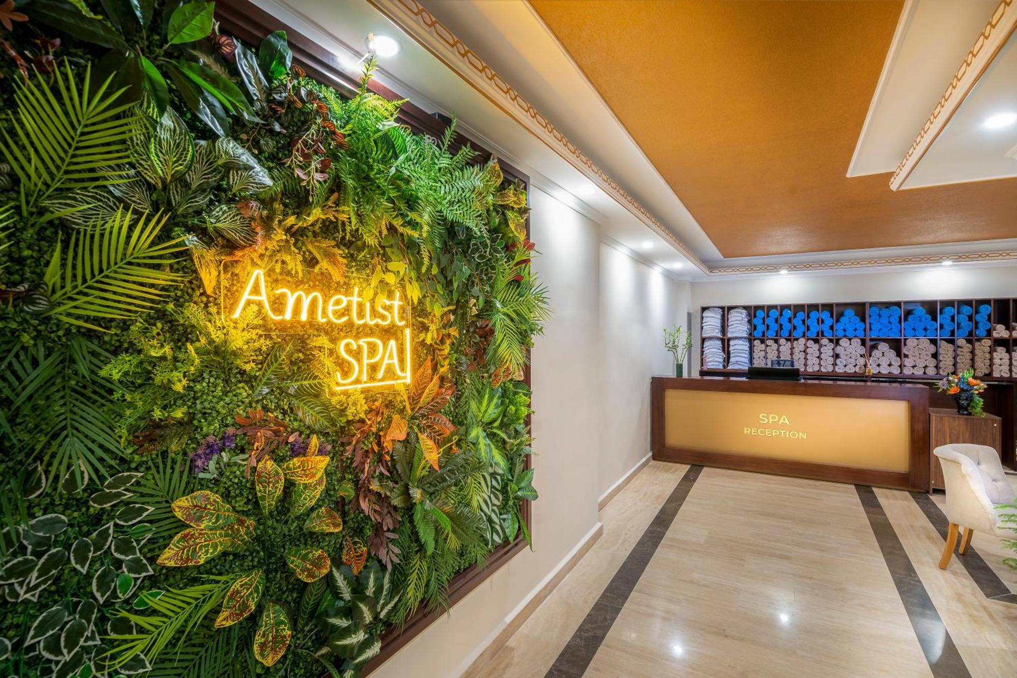 Ramada Plaza By Wyndham מלון 5*